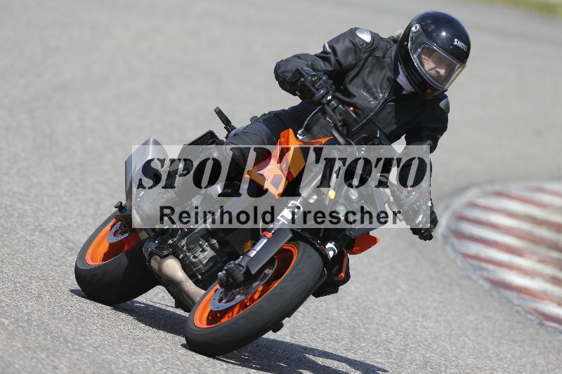 Archiv-2025/09 22.04.2025 Cornu Master School ADR/rot-rouge/30